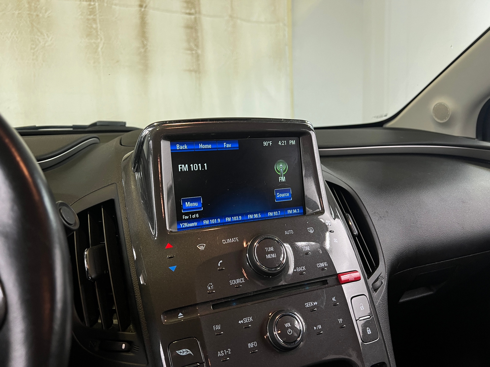 Thumbnail: 2015 Chevrolet Volt - 4