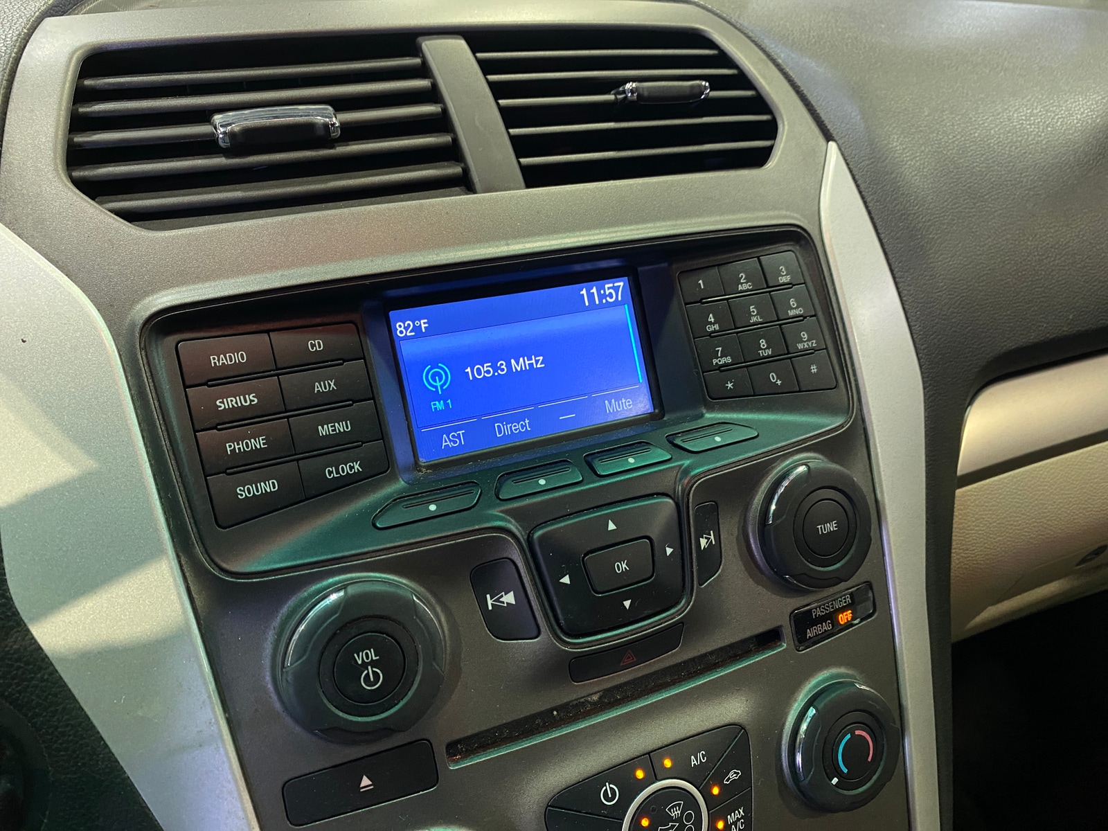 Thumbnail: 2015 Ford Explorer - 4