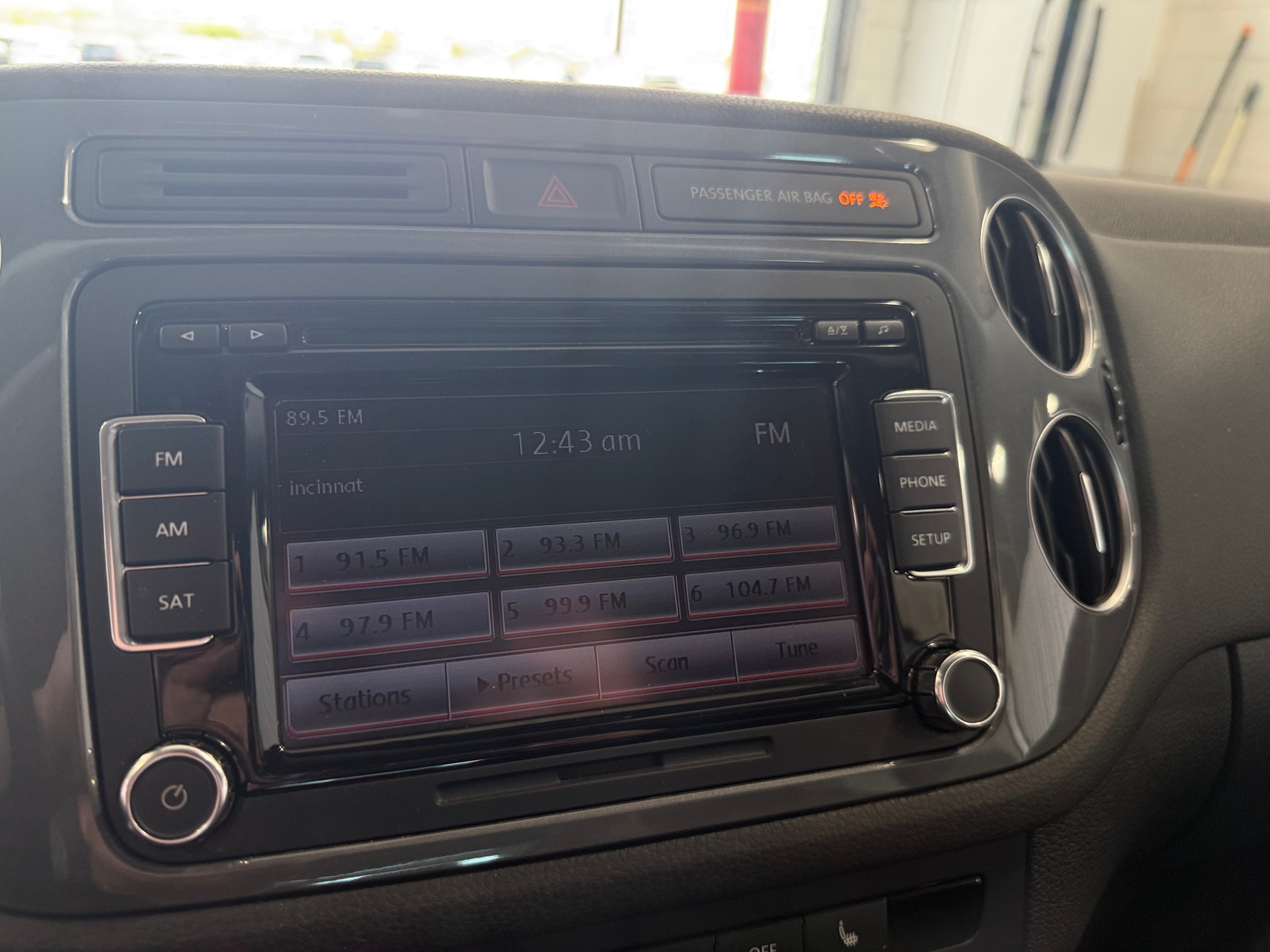 Thumbnail: 2015 Volkswagen Tiguan - 4