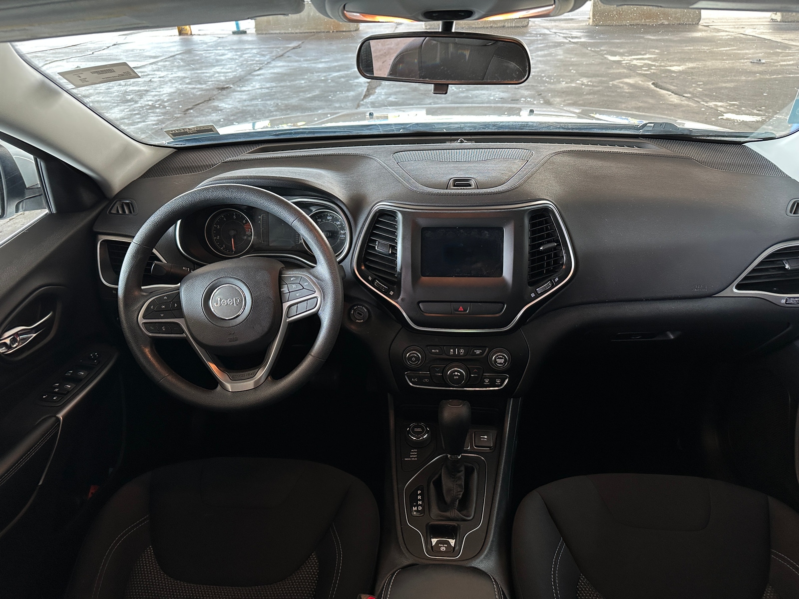 Thumbnail: 2019 Jeep Cherokee - 3