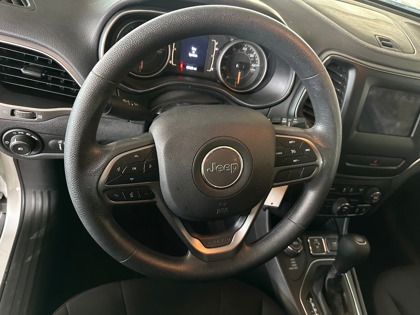 Thumbnail: 2019 Jeep Cherokee - 5