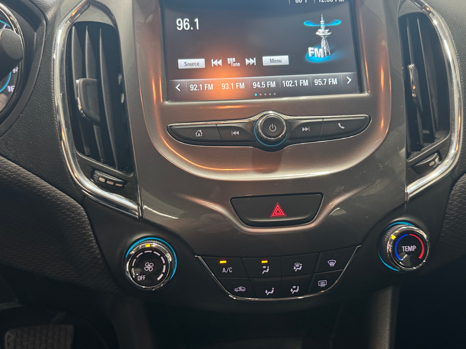 Thumbnail: 2017 Chevrolet Cruze - 4