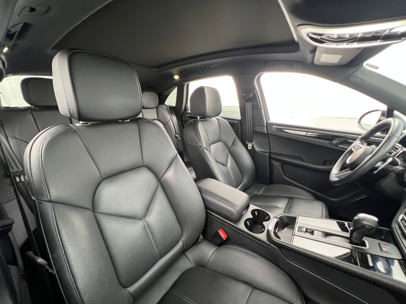 Thumbnail: 2023 Porsche Macan - 2