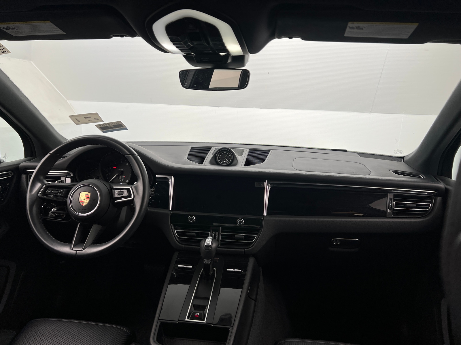 Thumbnail: 2023 Porsche Macan - 3