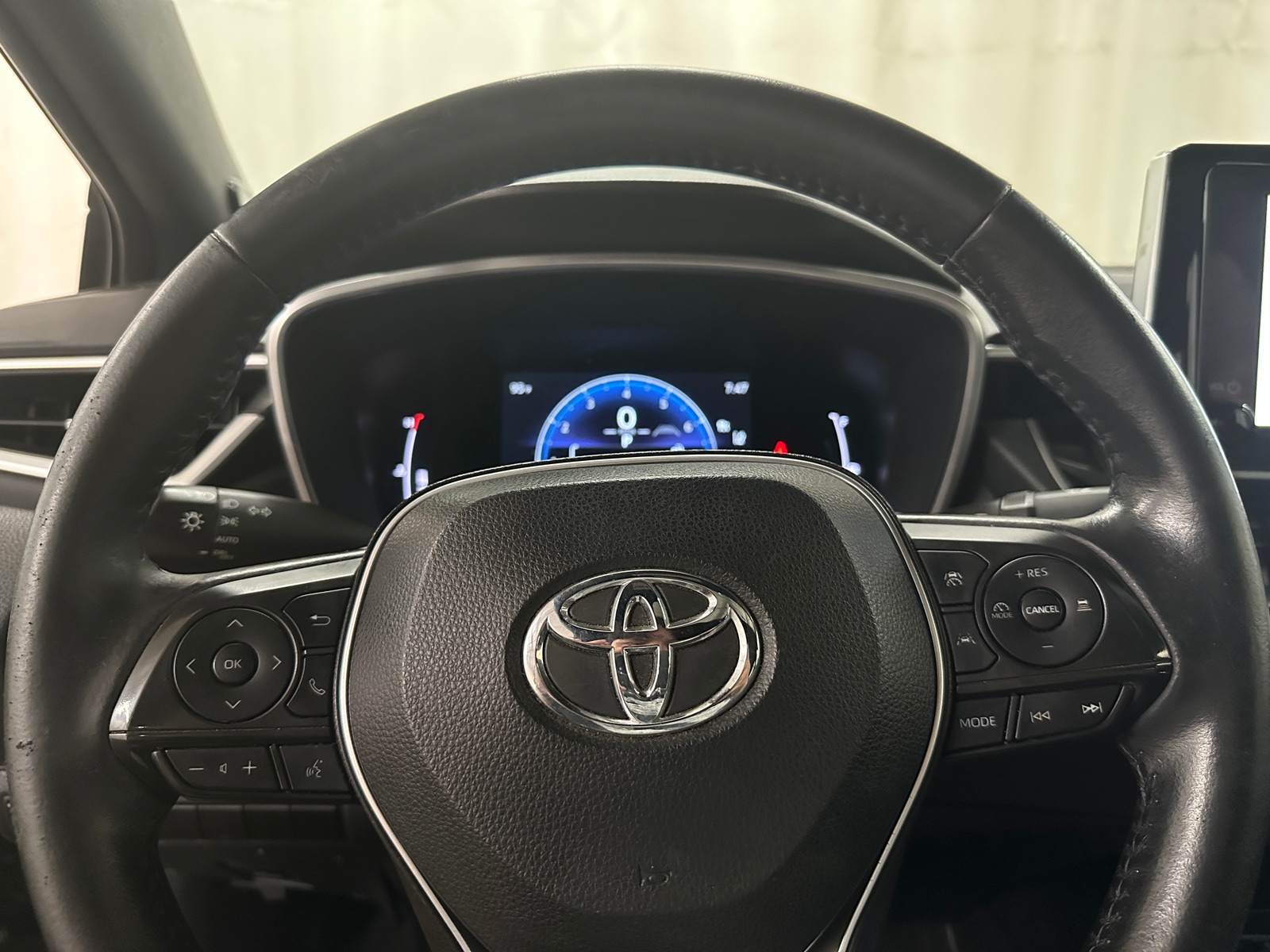 Thumbnail: 2023 Toyota Corolla - 4