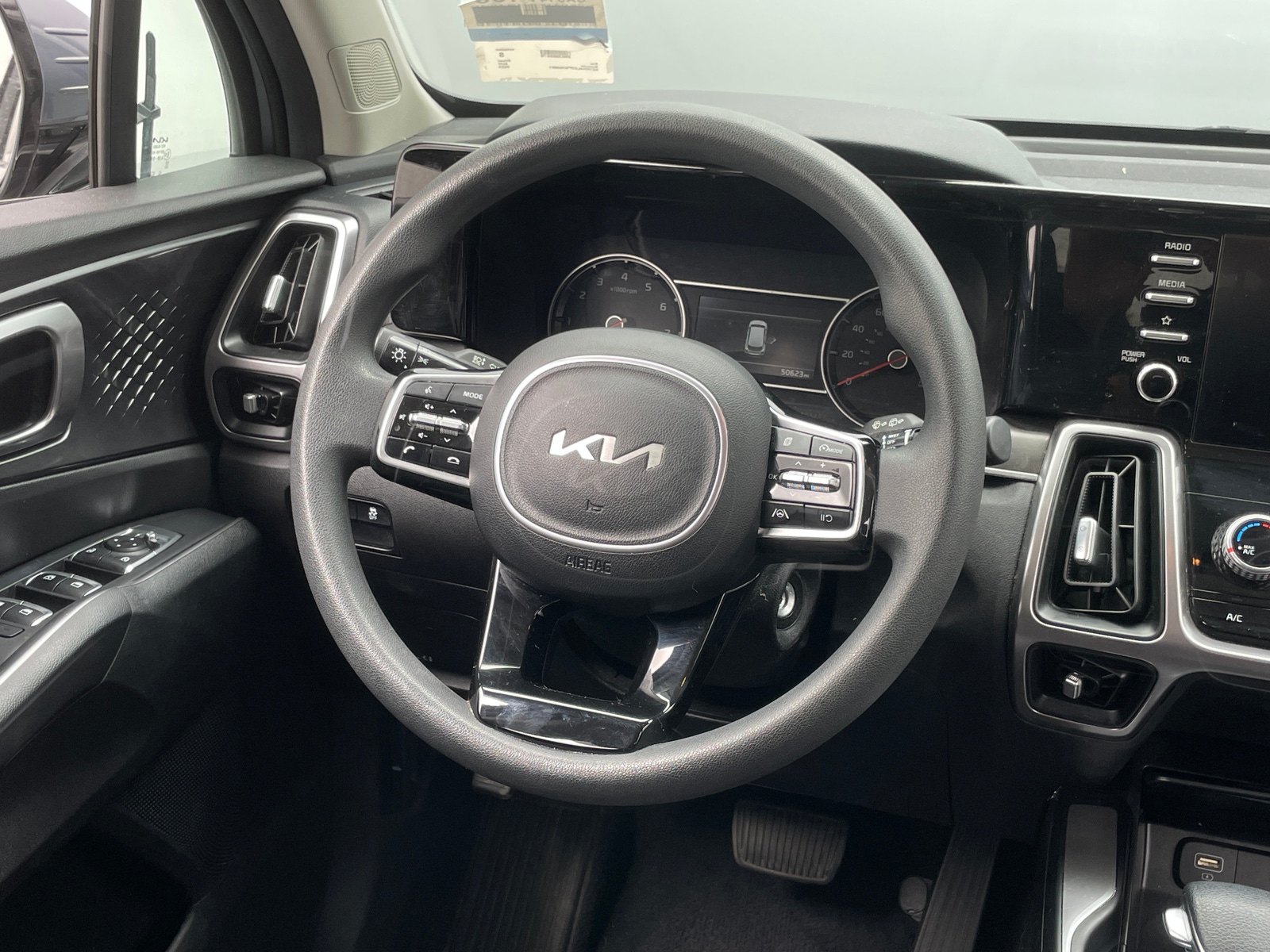 Thumbnail: 2023 Kia Sorento - 5