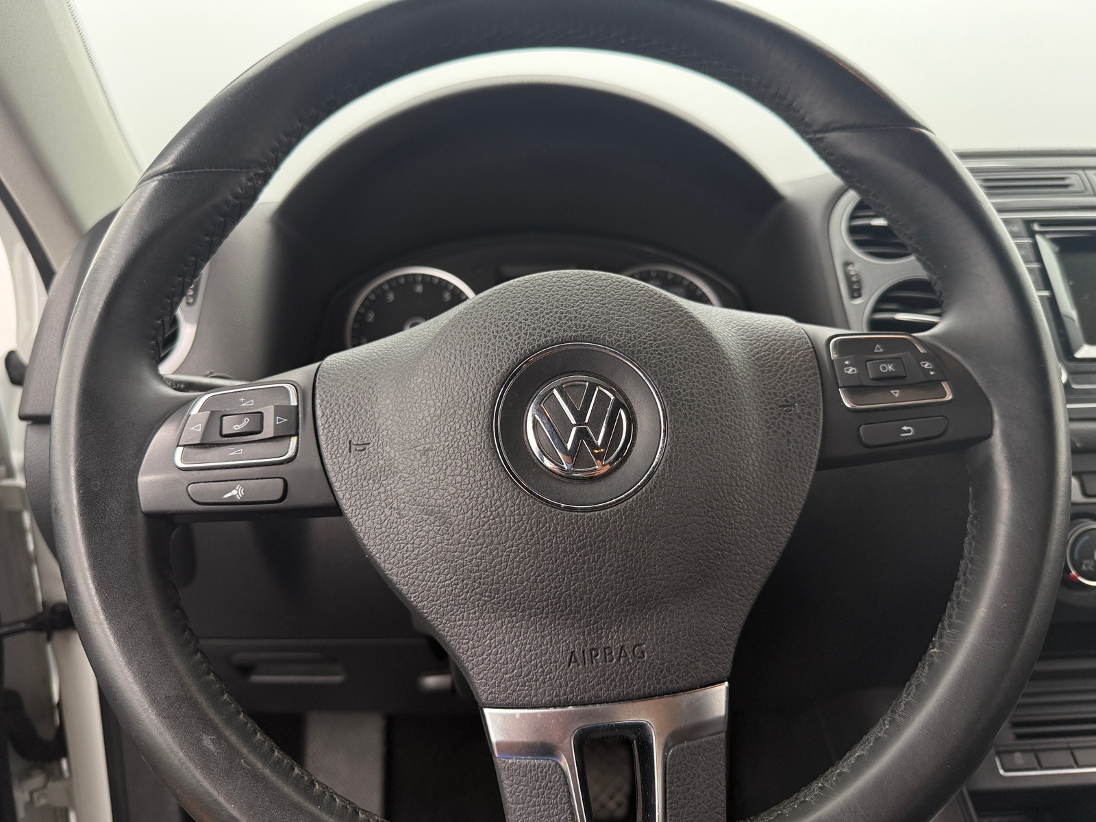 Thumbnail: 2016 Volkswagen Tiguan - 5