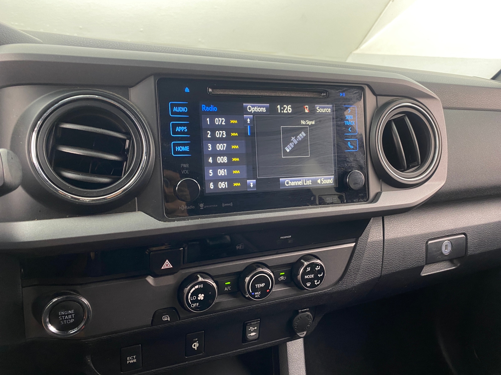 Thumbnail: 2016 Toyota Tacoma - 4