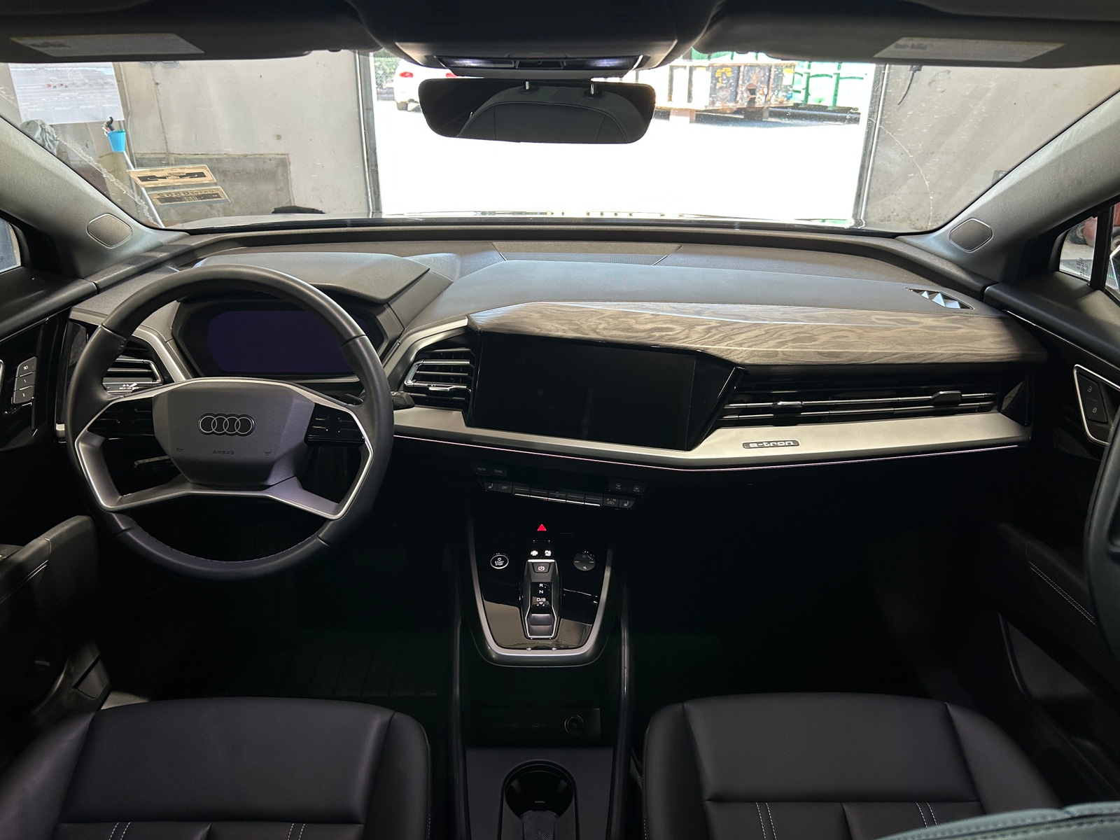 Thumbnail: 2024 Audi Q4 e-tron - 2
