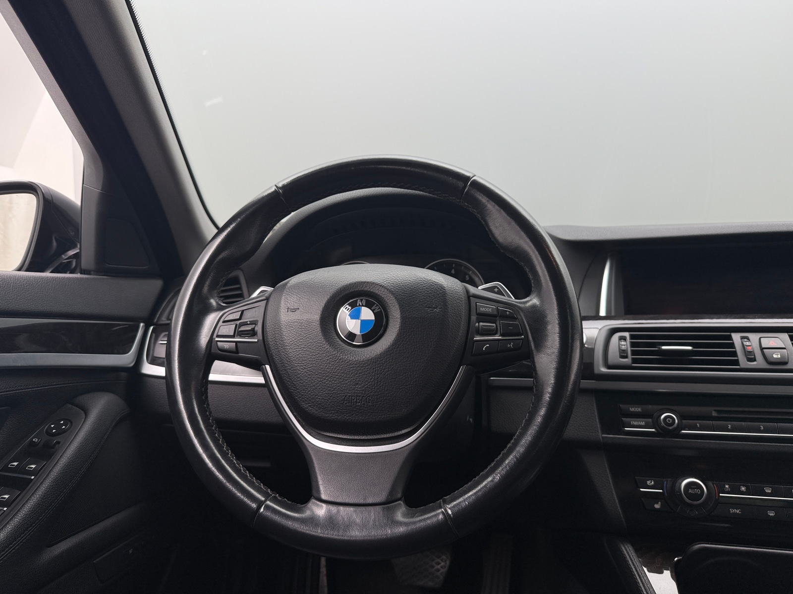 Thumbnail: 2016 BMW 5 Series - 4