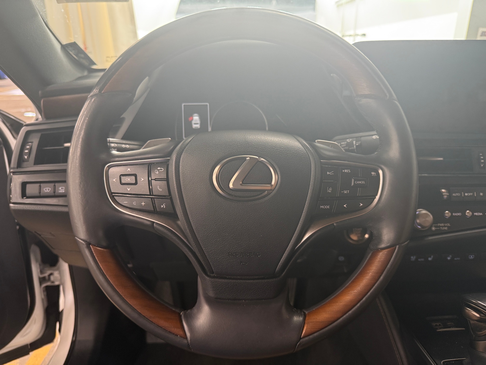 Thumbnail: 2023 Lexus ES - 4
