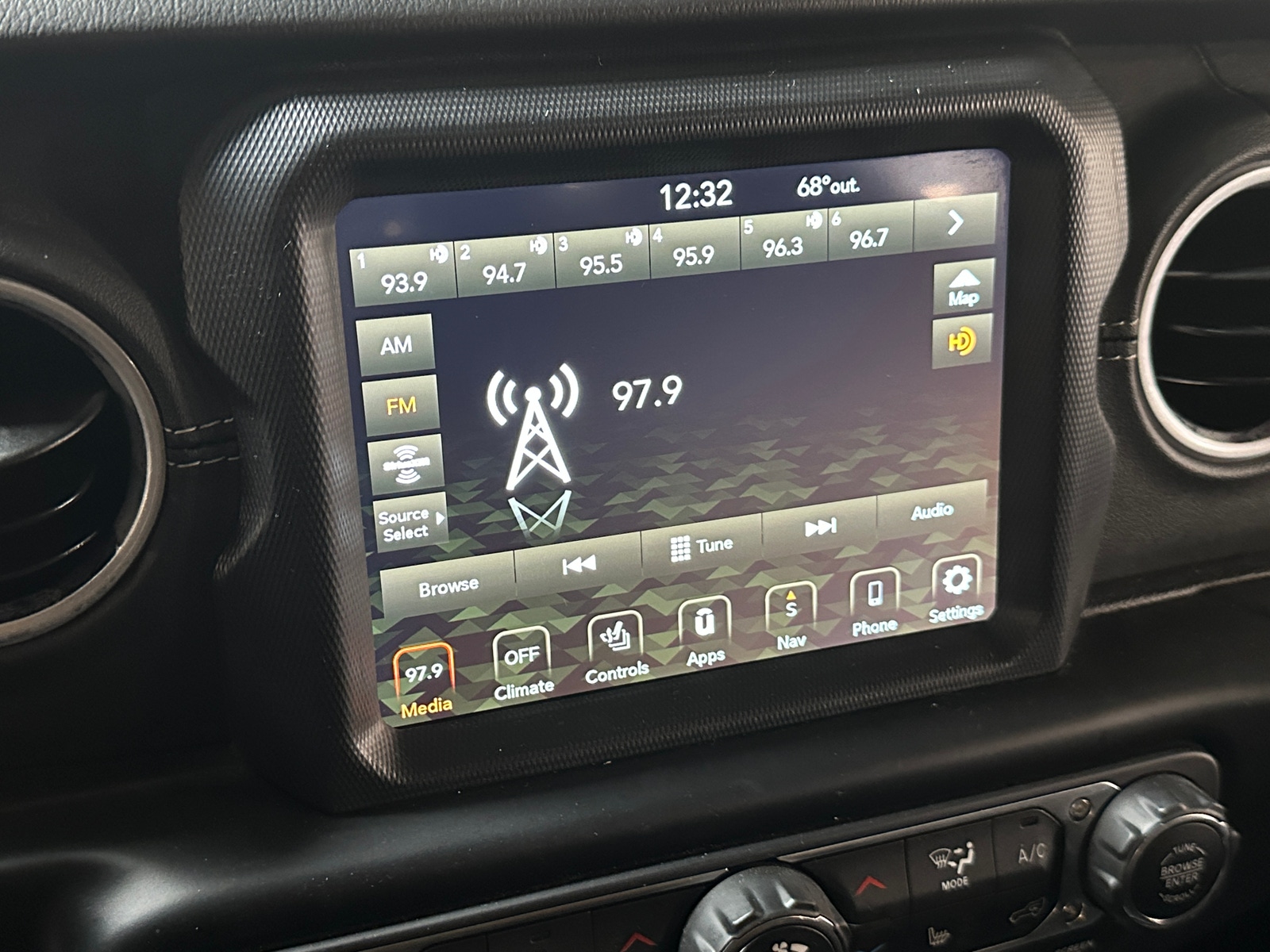 Thumbnail: 2020 Jeep Gladiator - 3