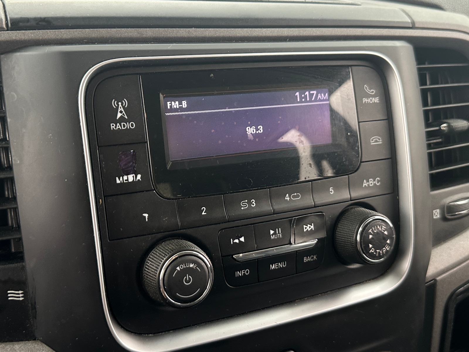 Thumbnail: 2020 RAM 1500 Classic - 4