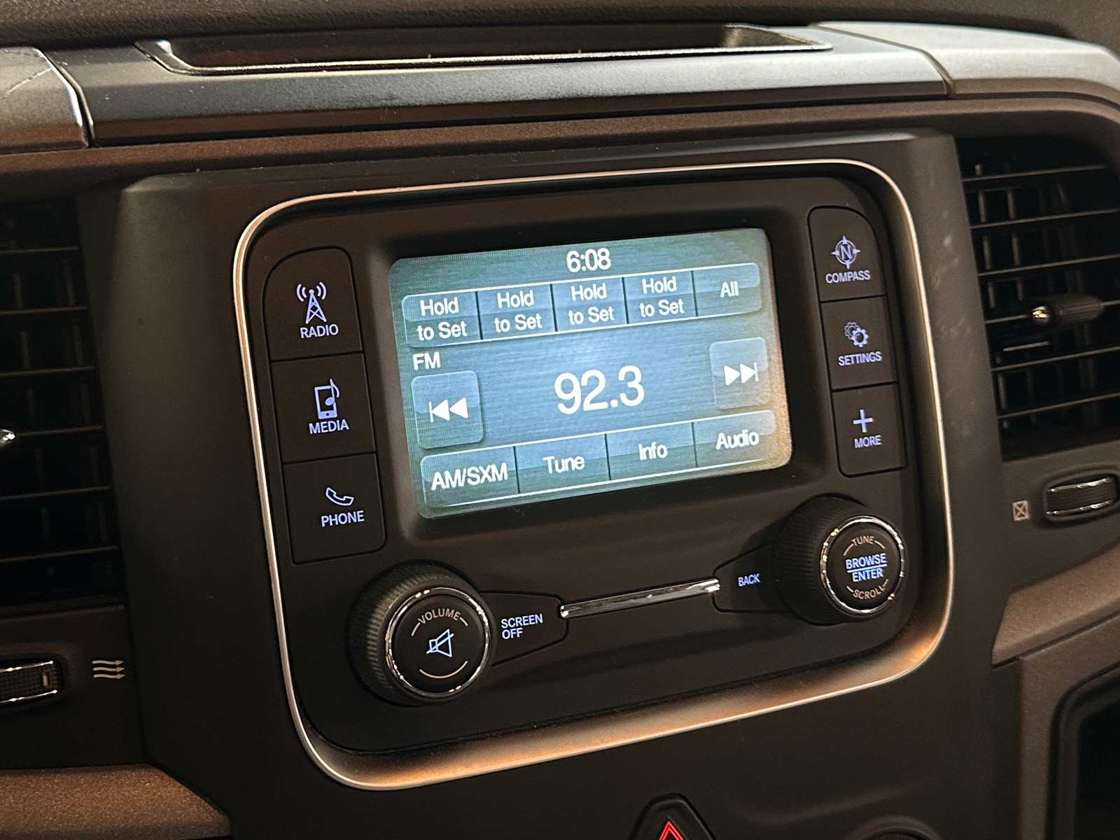 Thumbnail: 2020 RAM 1500 Classic - 4