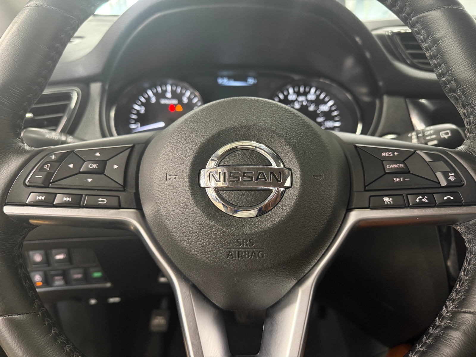 Thumbnail: 2017 Nissan Rogue - 4