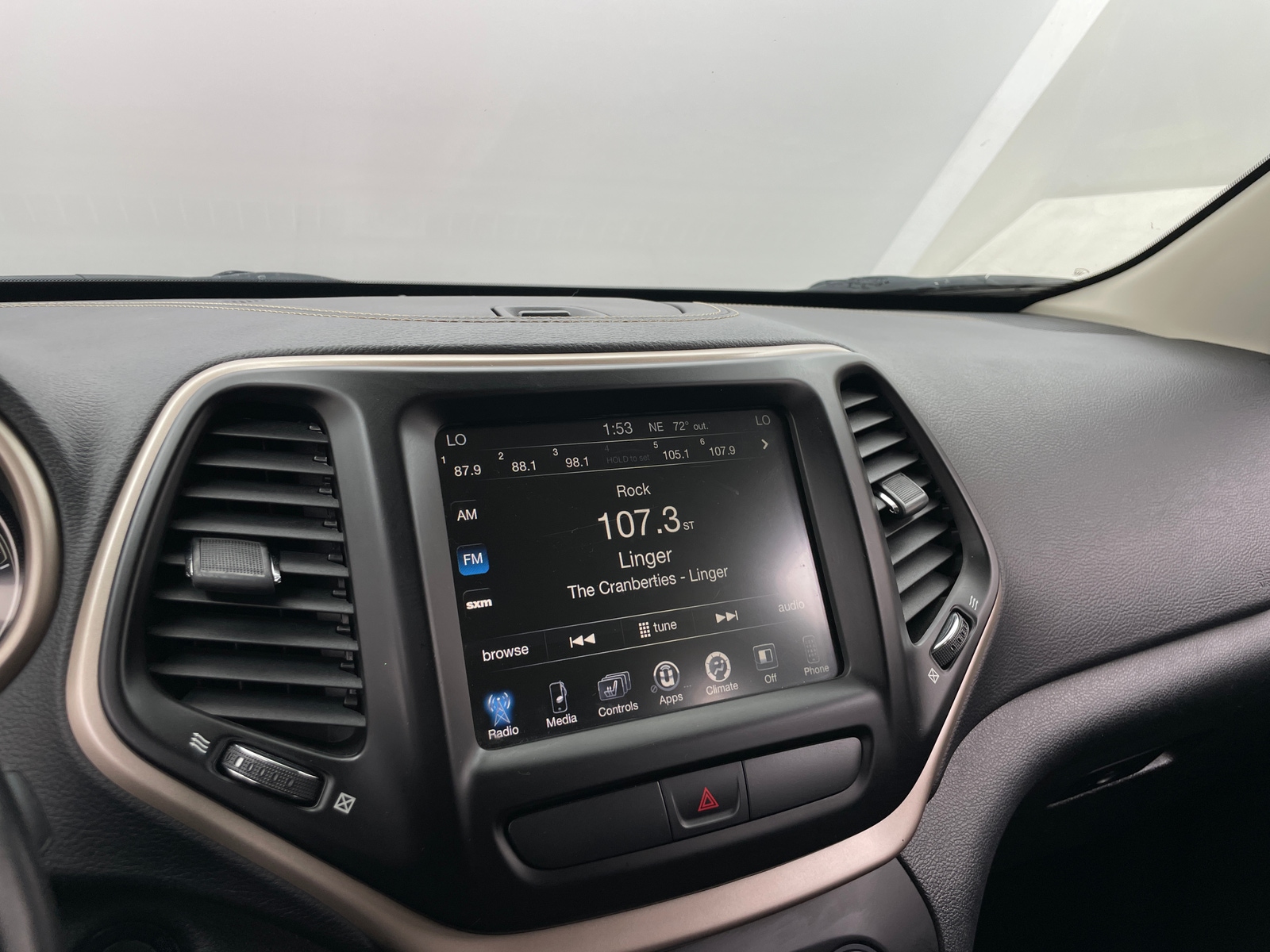Thumbnail: 2016 Jeep Cherokee - 3