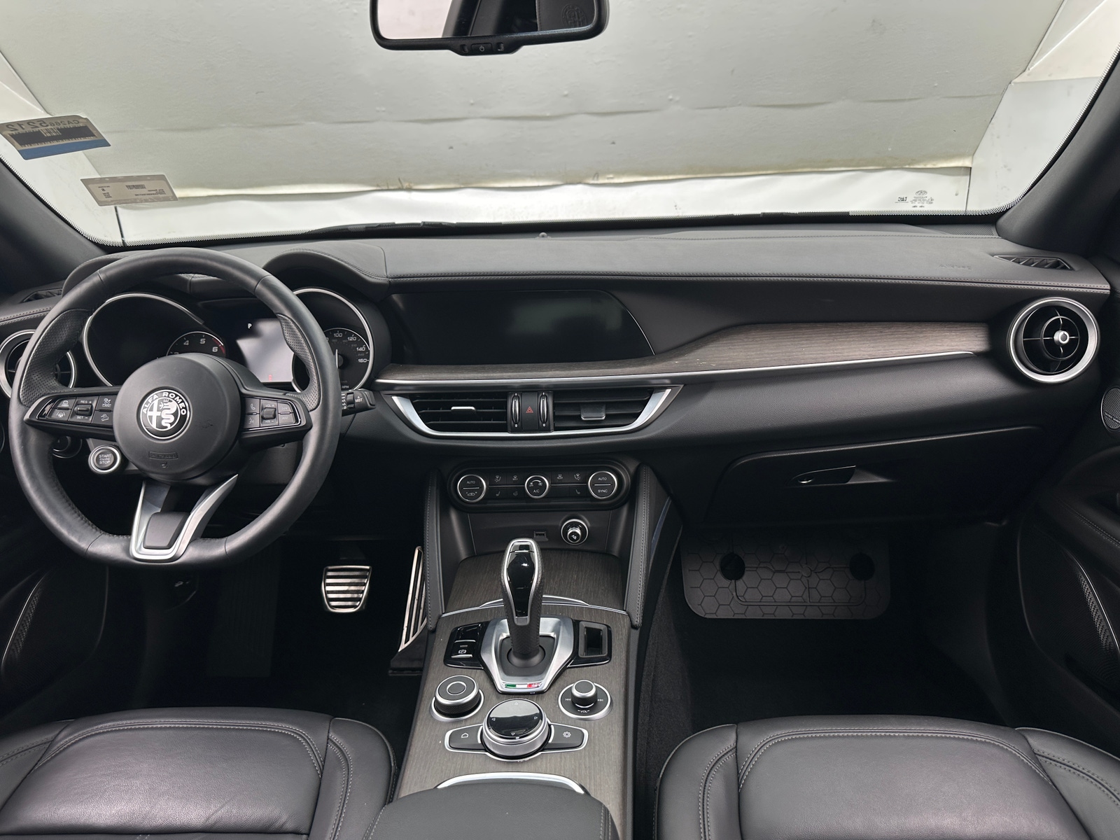 Thumbnail: 2022 Alfa Romeo Stelvio - 2
