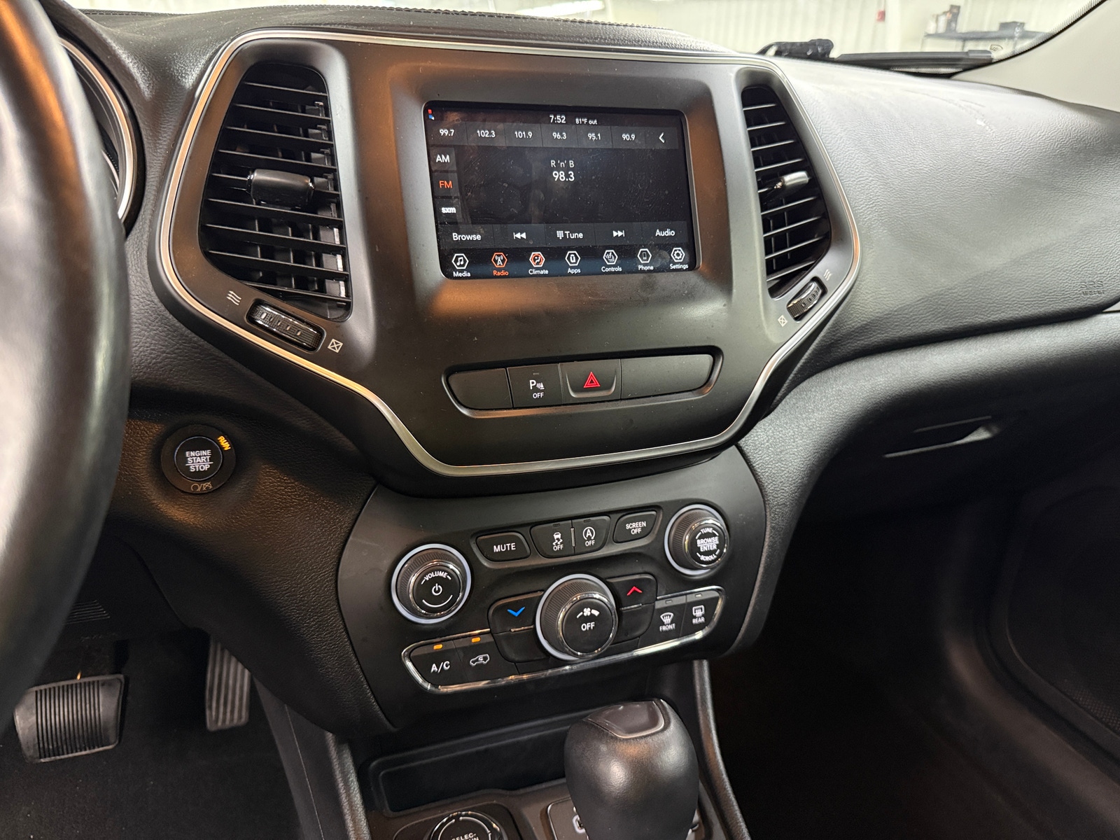 Thumbnail: 2020 Jeep Cherokee - 3
