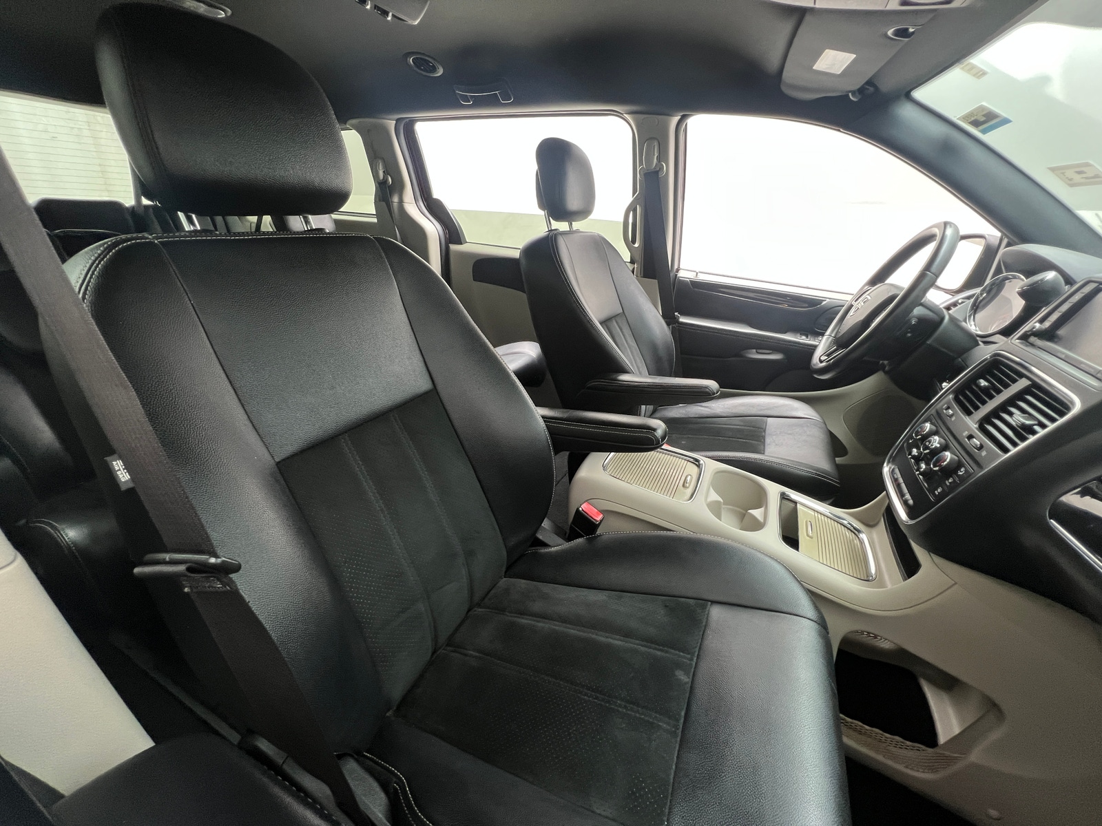 Thumbnail: 2018 Dodge Grand Caravan - 2