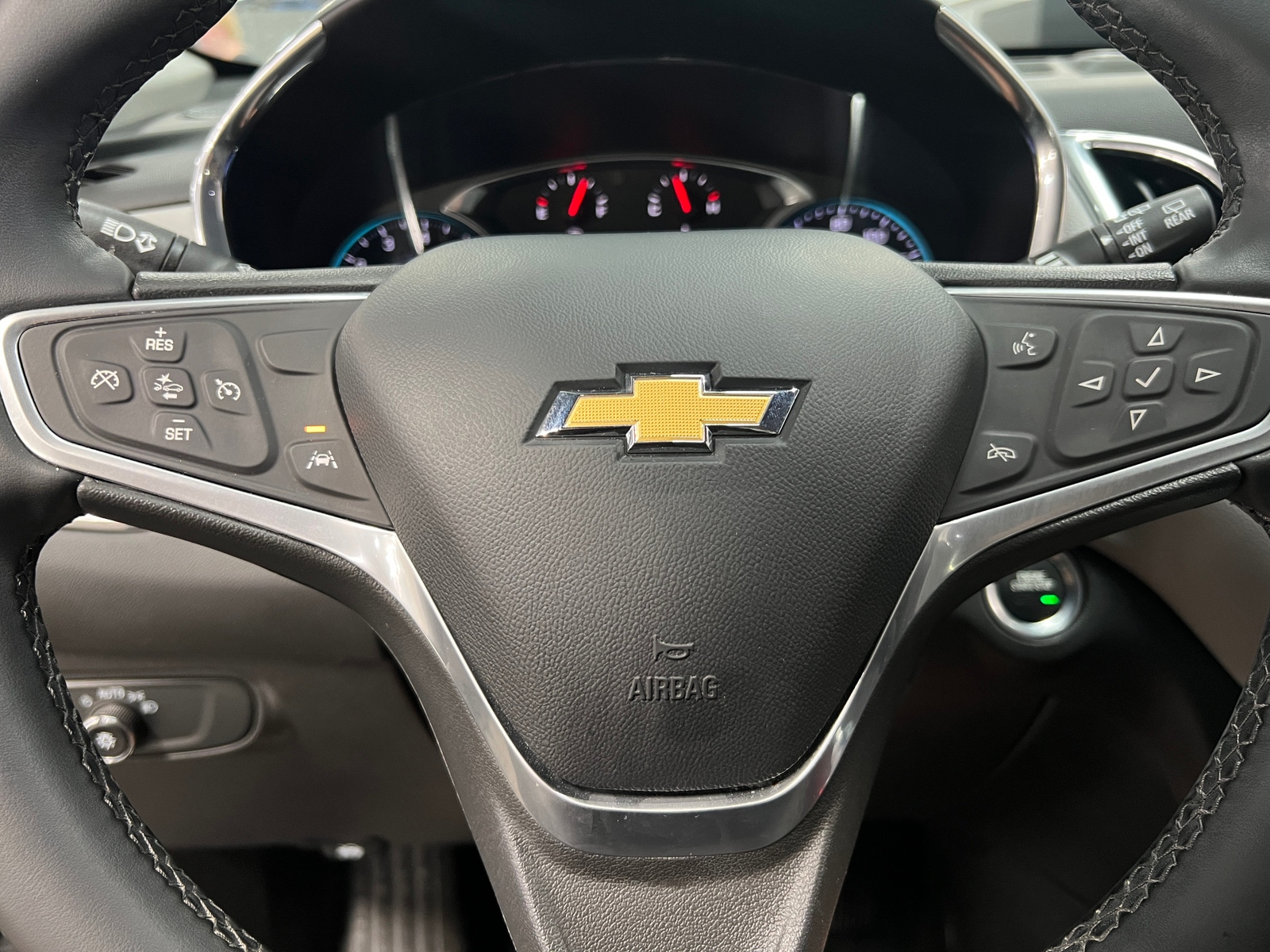 Thumbnail: 2023 Chevrolet Equinox - 5