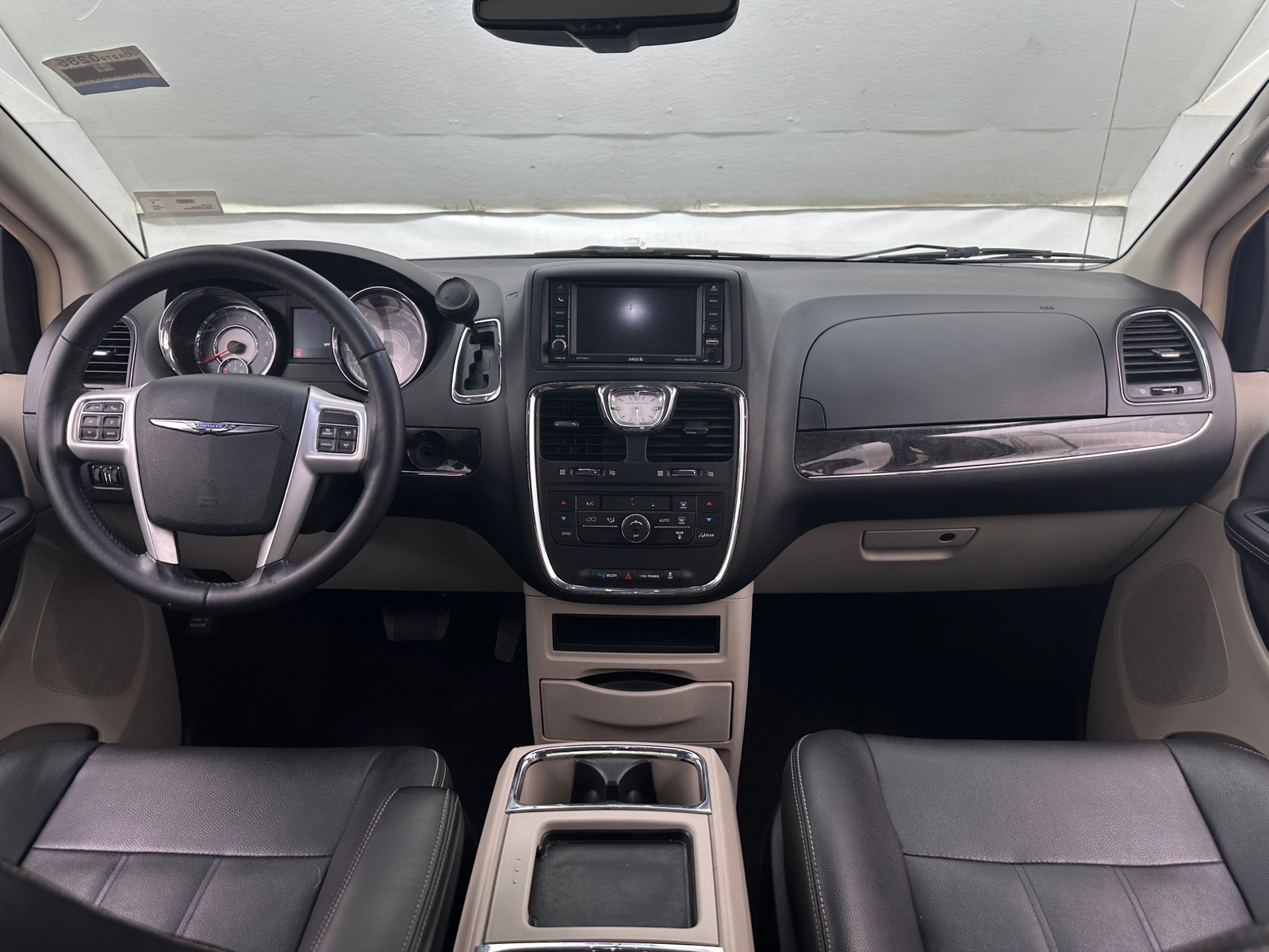 Thumbnail: 2016 Chrysler Town & Country - 2