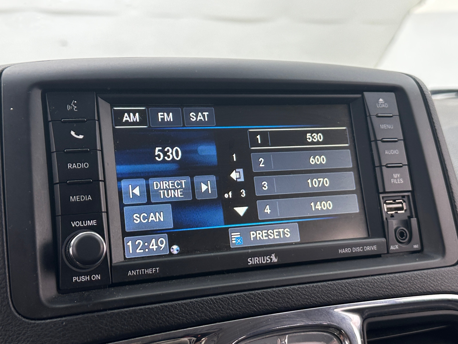 Thumbnail: 2016 Chrysler Town & Country - 3