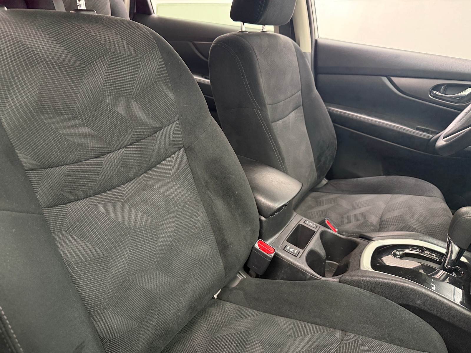 Thumbnail: 2016 Nissan Rogue - 2