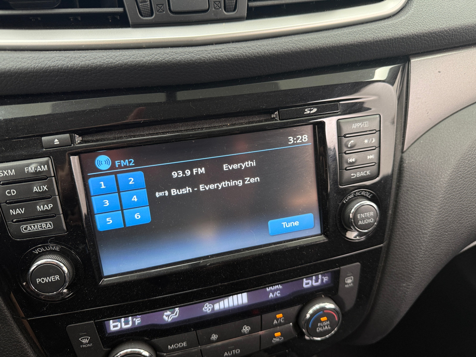 Thumbnail: 2016 Nissan Rogue - 4