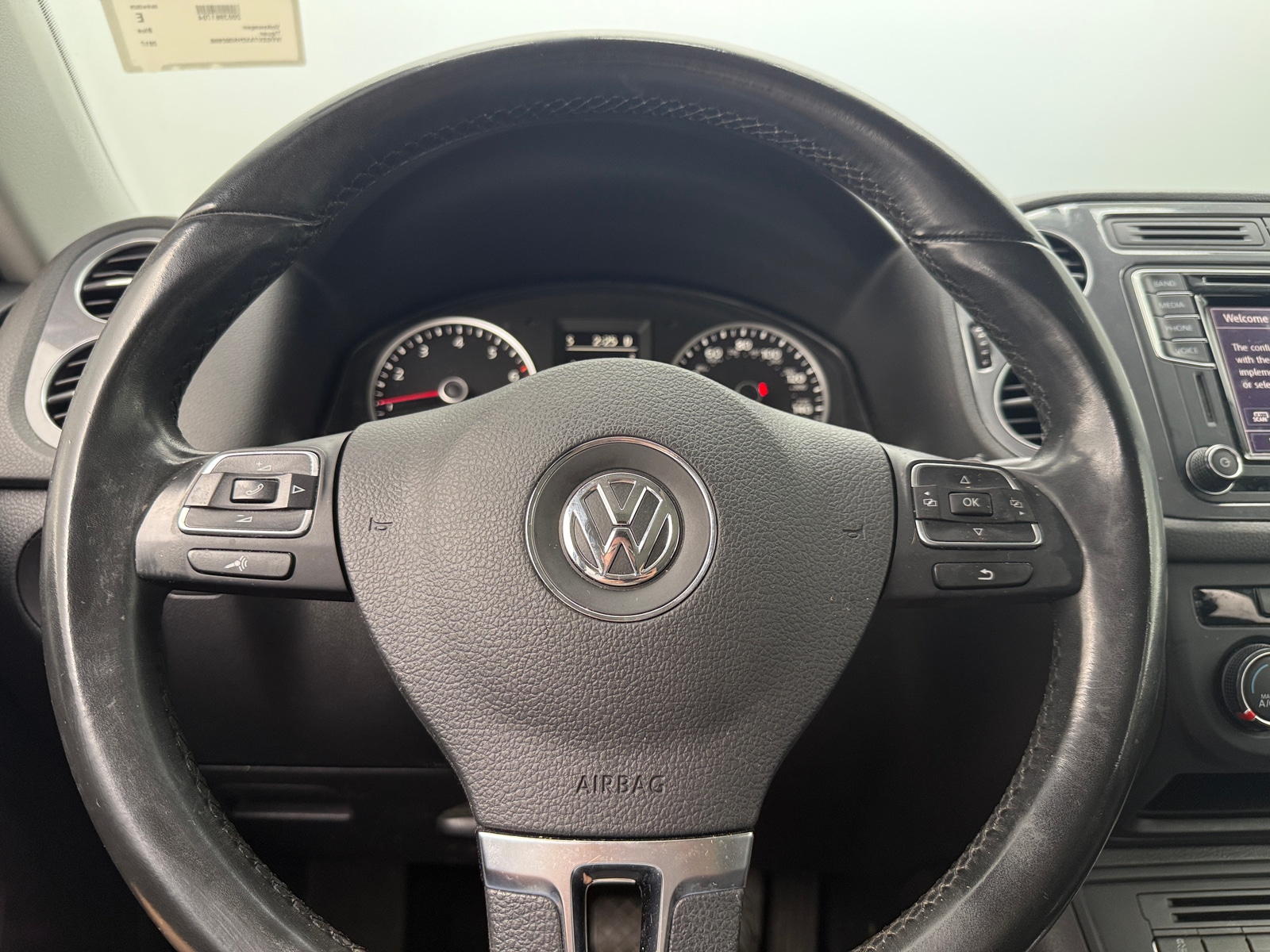 Thumbnail: 2017 Volkswagen Tiguan - 4