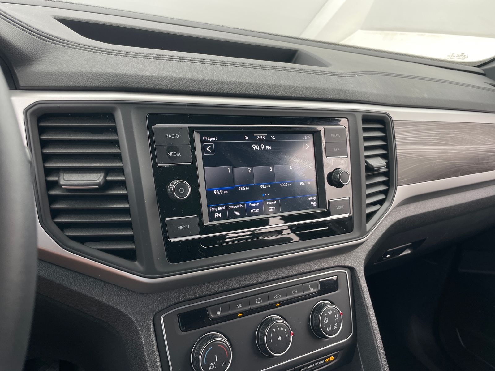 Thumbnail: 2023 Volkswagen Atlas - 3