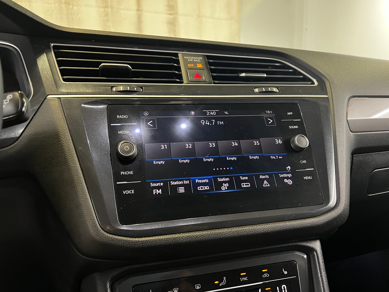 Thumbnail: 2024 Volkswagen Tiguan - 3