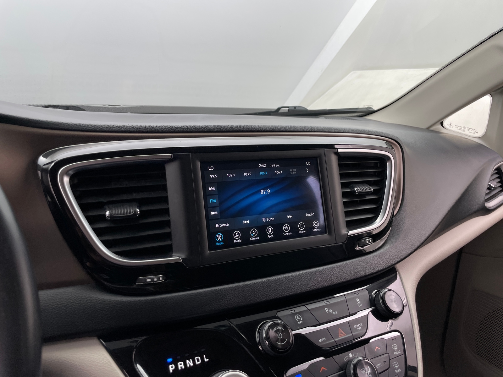Thumbnail: 2018 Chrysler Pacifica - 3