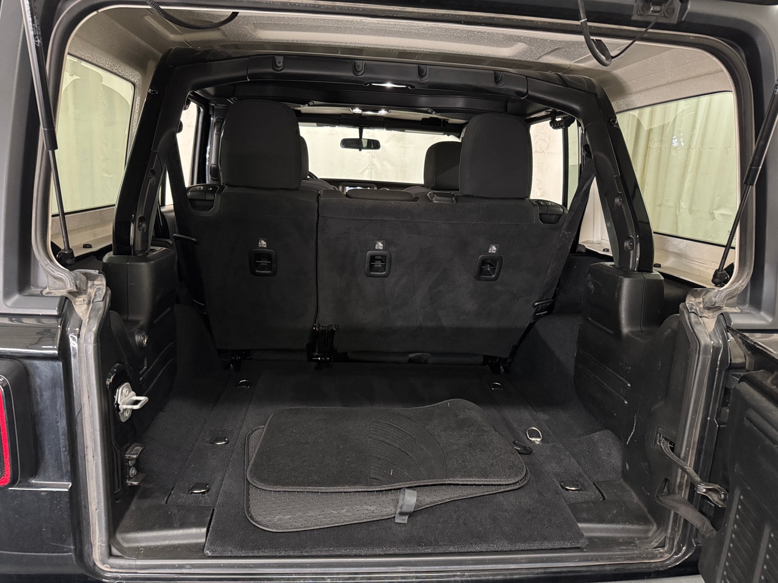 Thumbnail: 2020 Jeep Wrangler - 7
