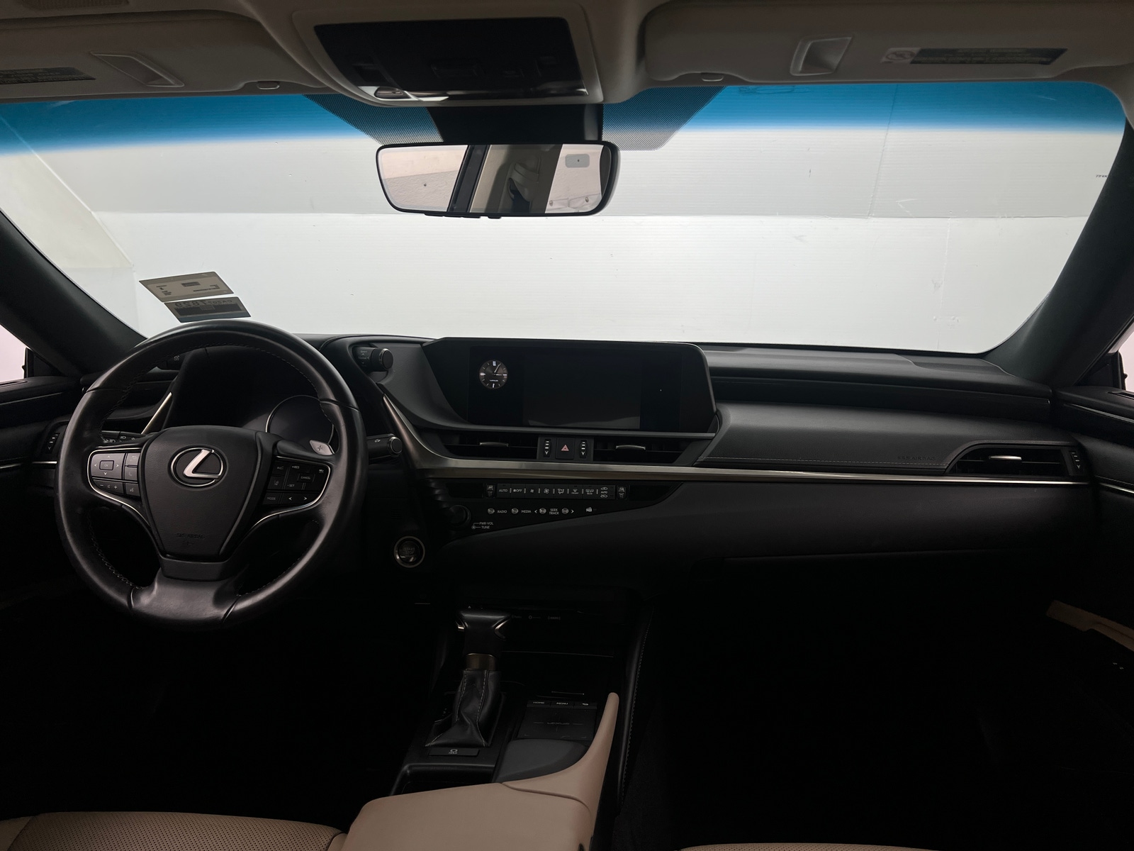 Thumbnail: 2019 Lexus ES - 3