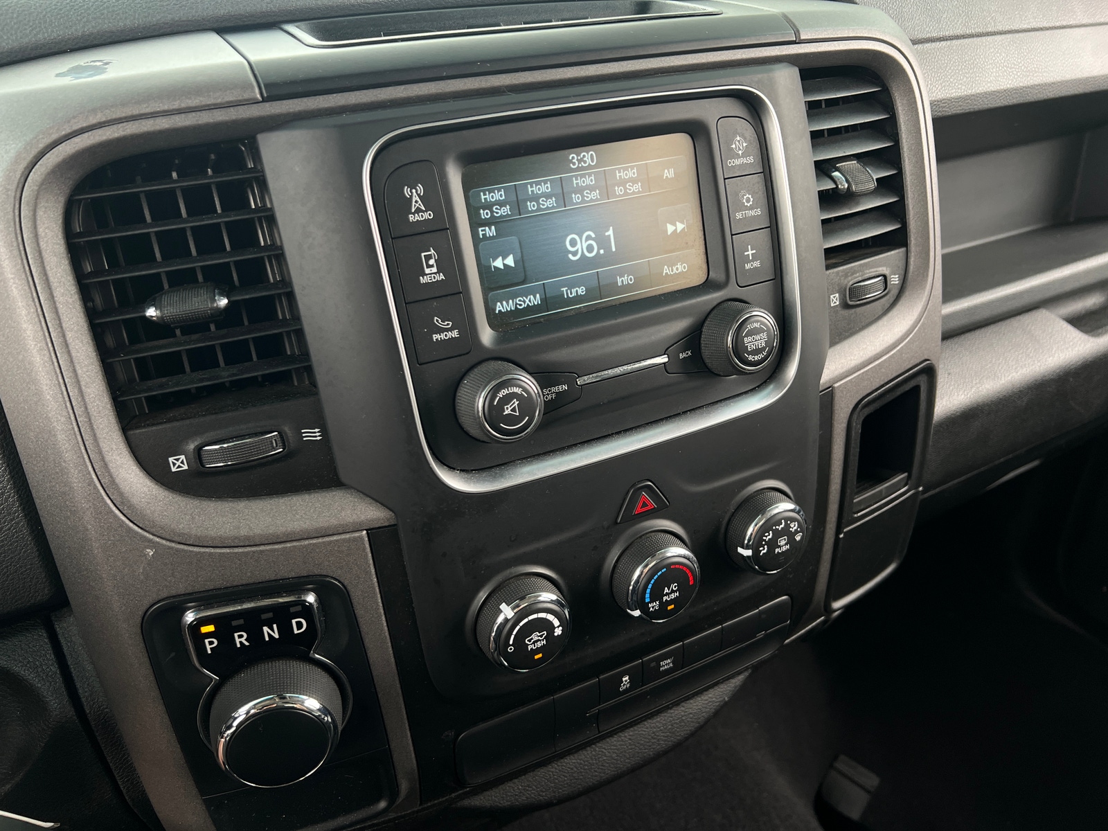 Thumbnail: 2019 RAM 1500 Classic - 4