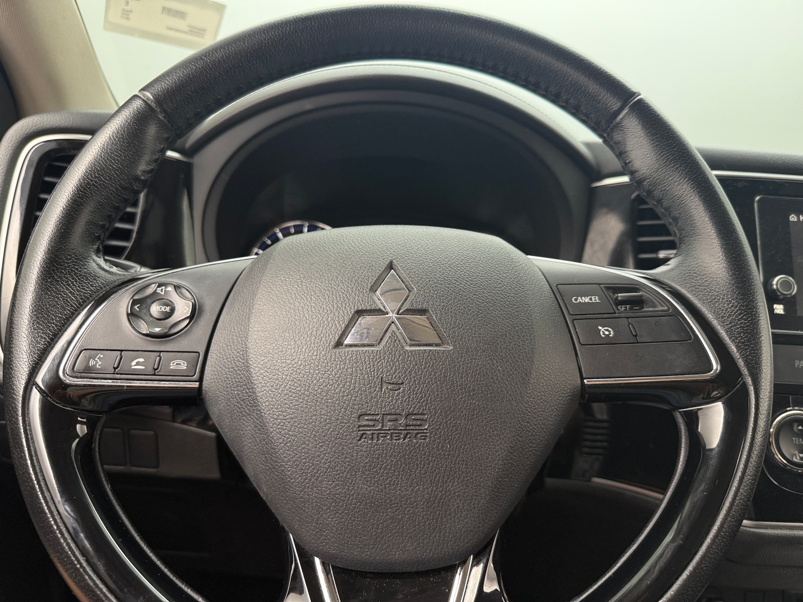 Thumbnail: 2017 Mitsubishi Outlander - 4