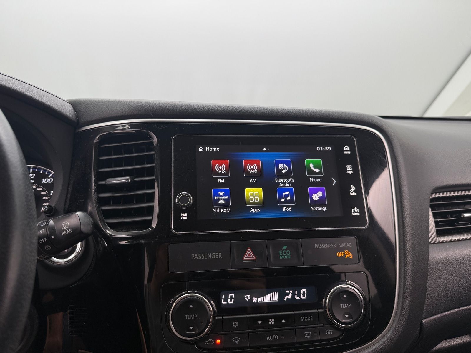 Thumbnail: 2017 Mitsubishi Outlander - 3
