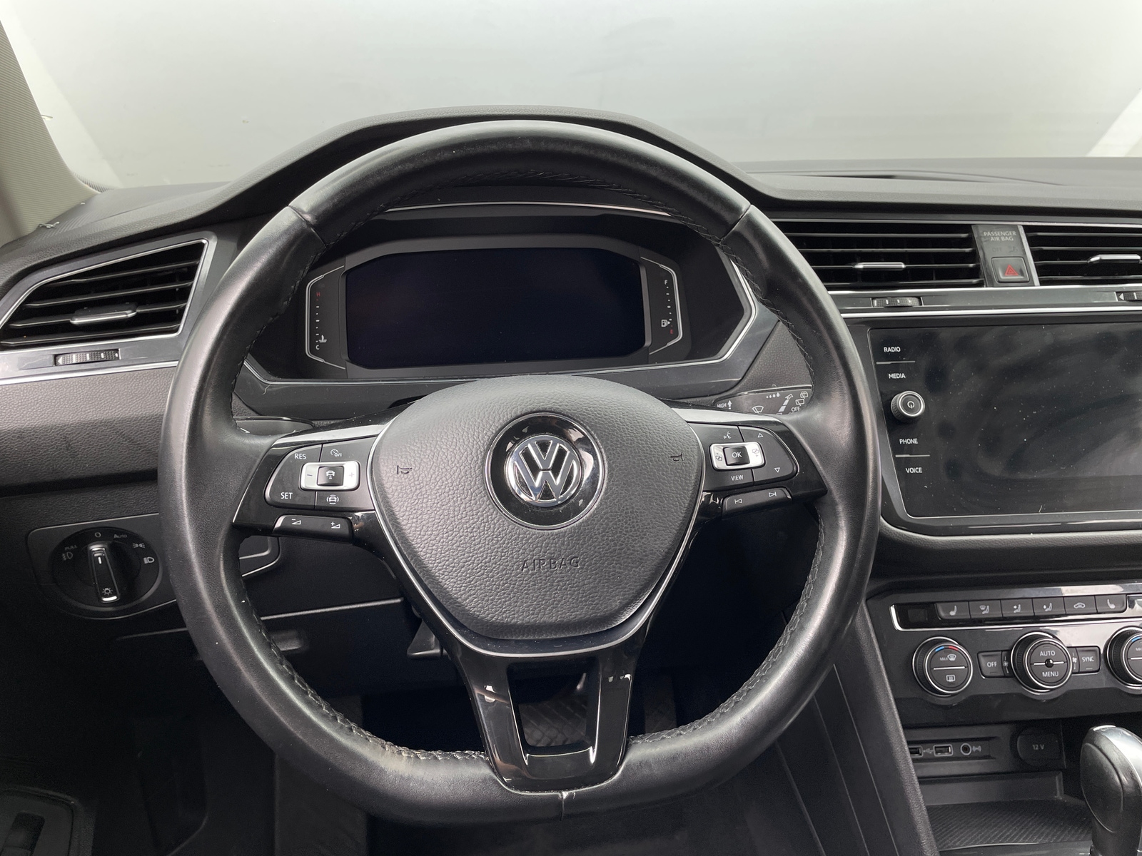 Thumbnail: 2019 Volkswagen Tiguan - 4