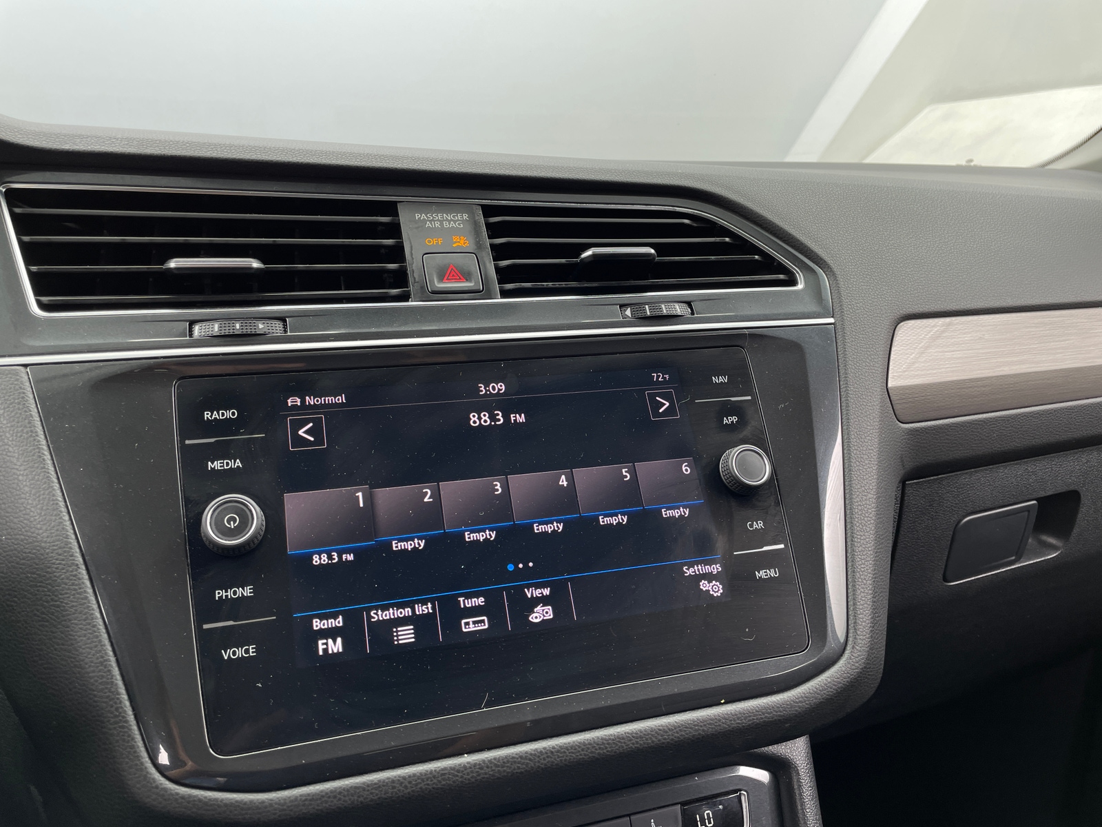 Thumbnail: 2019 Volkswagen Tiguan - 3