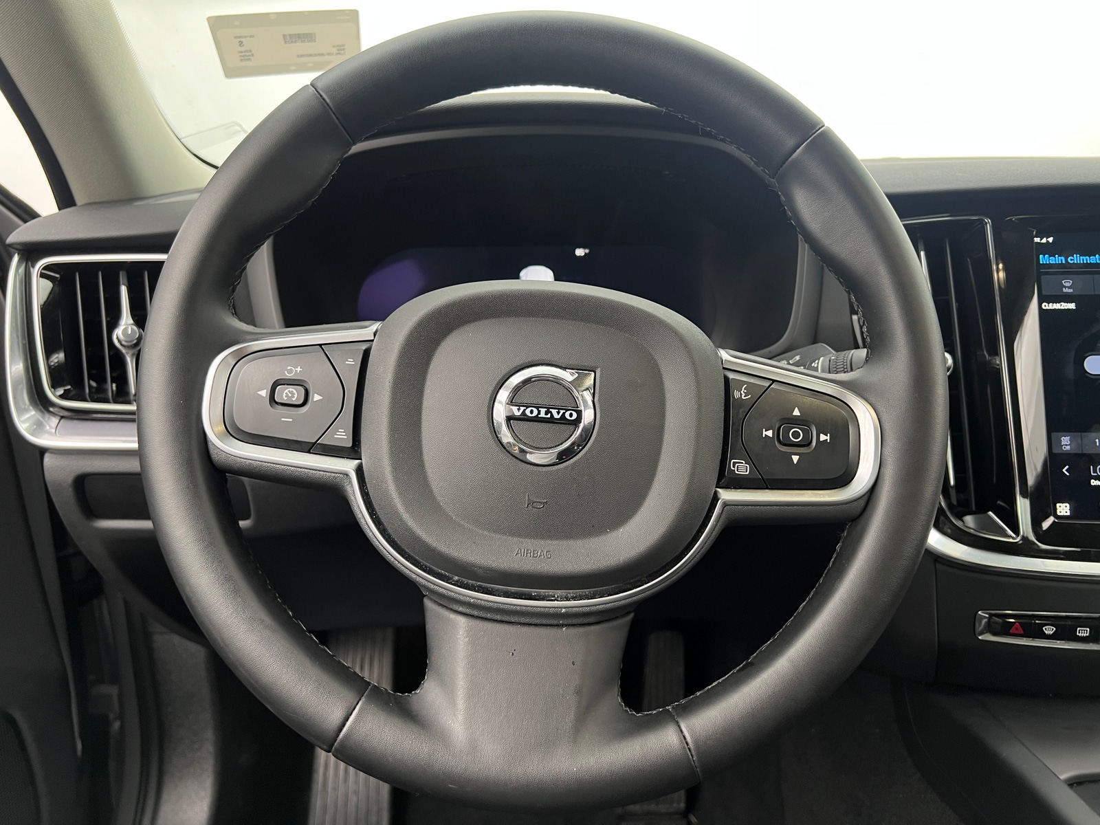 Thumbnail: 2025 Volvo S60 - 4