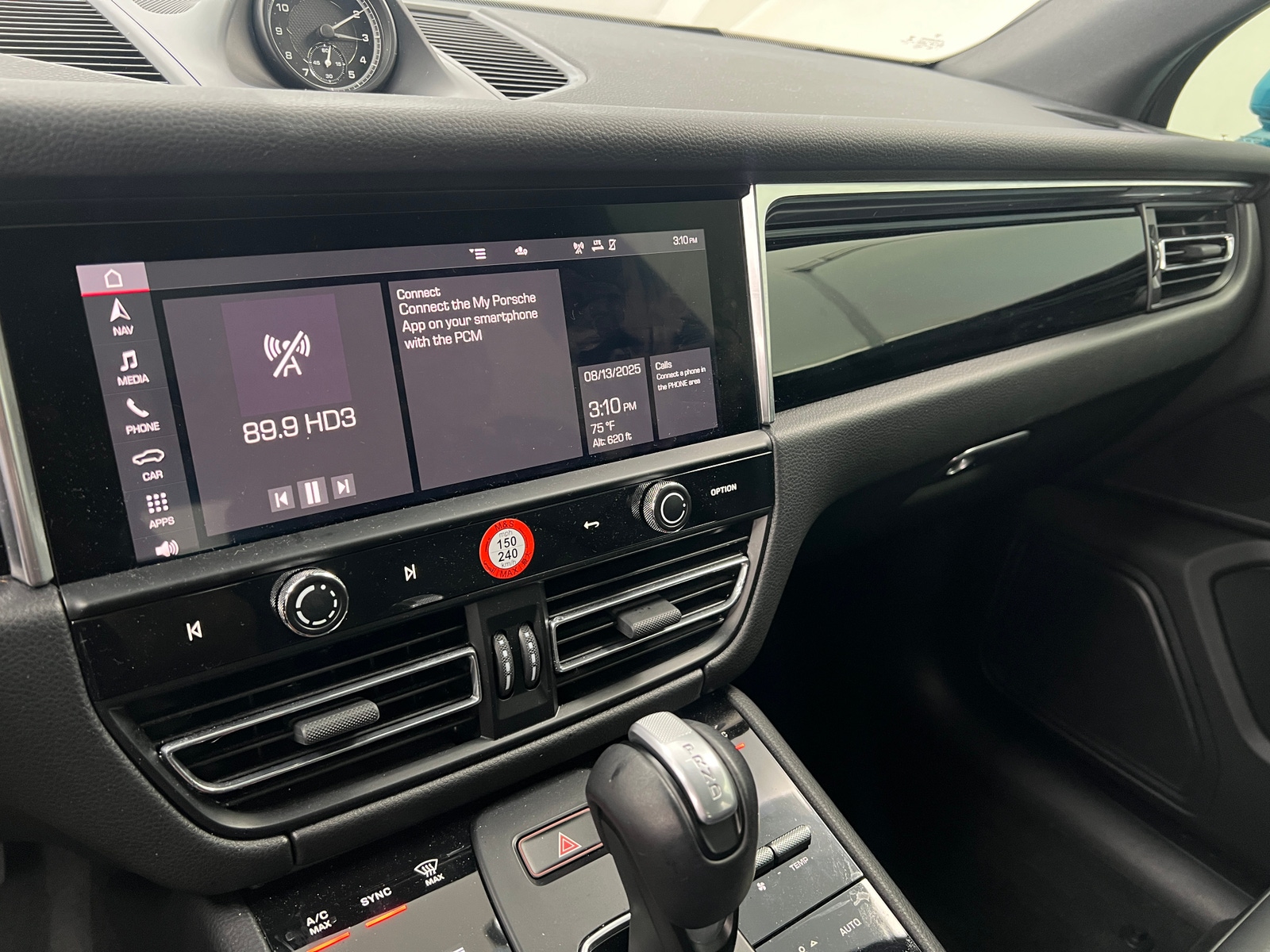 Thumbnail: 2023 Porsche Macan - 3