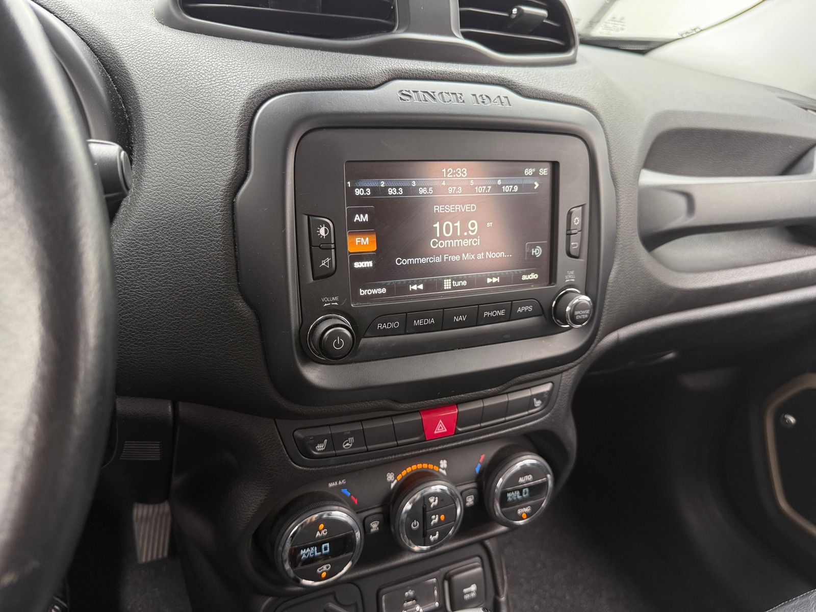 Thumbnail: 2016 Jeep Renegade - 3
