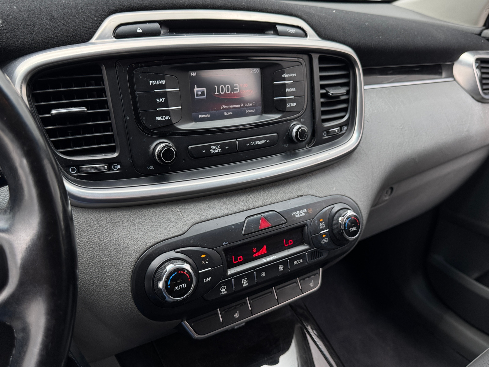 Thumbnail: 2016 Kia Sorento - 3