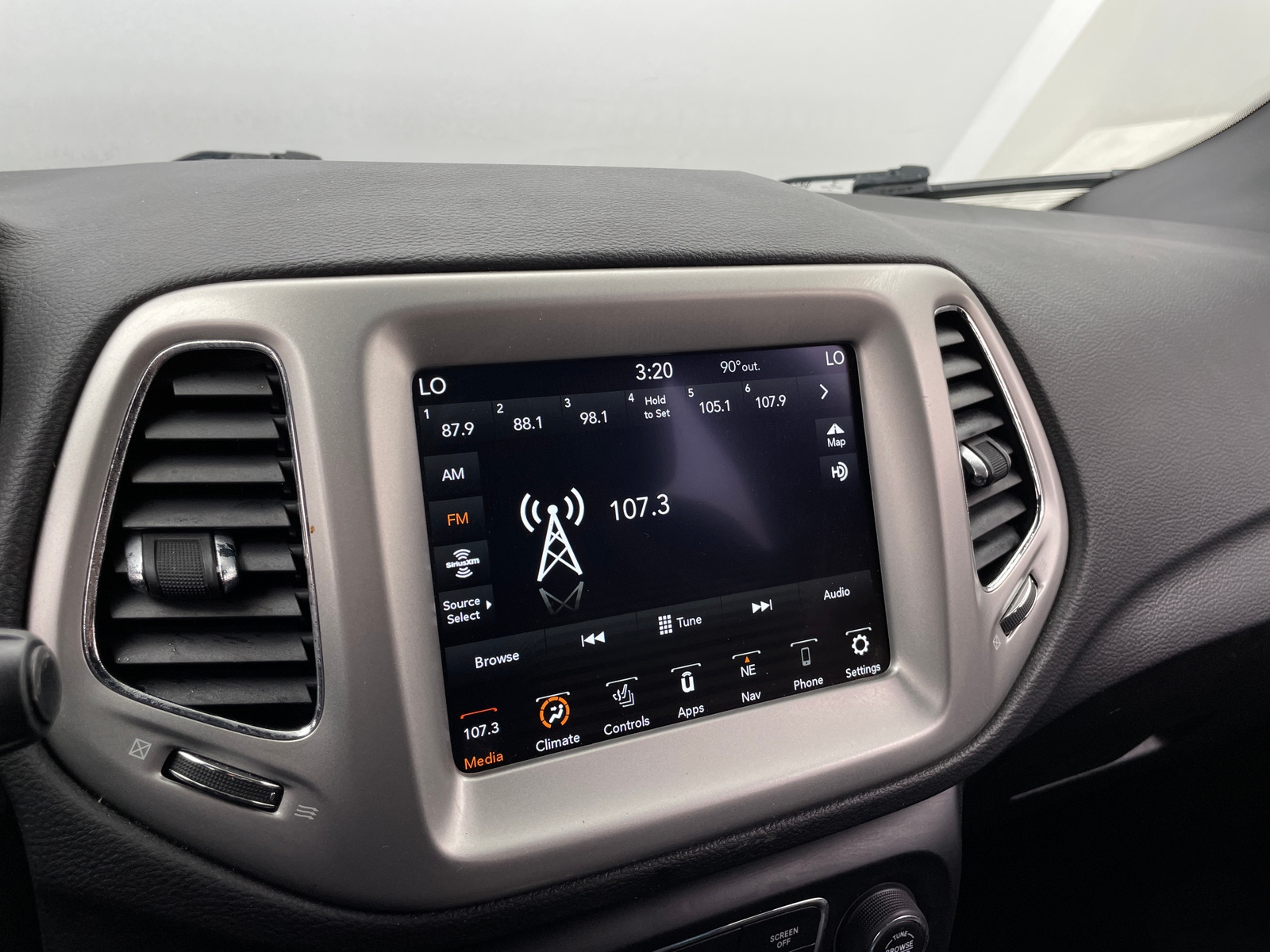 Thumbnail: 2021 Jeep Compass - 3