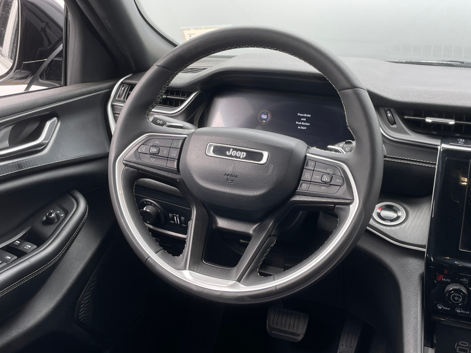 Thumbnail: 2024 Jeep Grand Cherokee L - 4