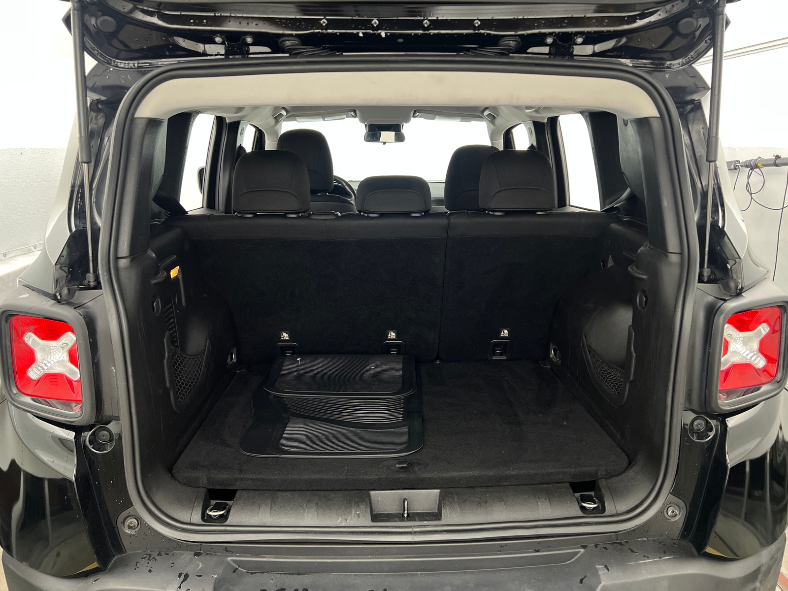Thumbnail: 2018 Jeep Renegade - 7