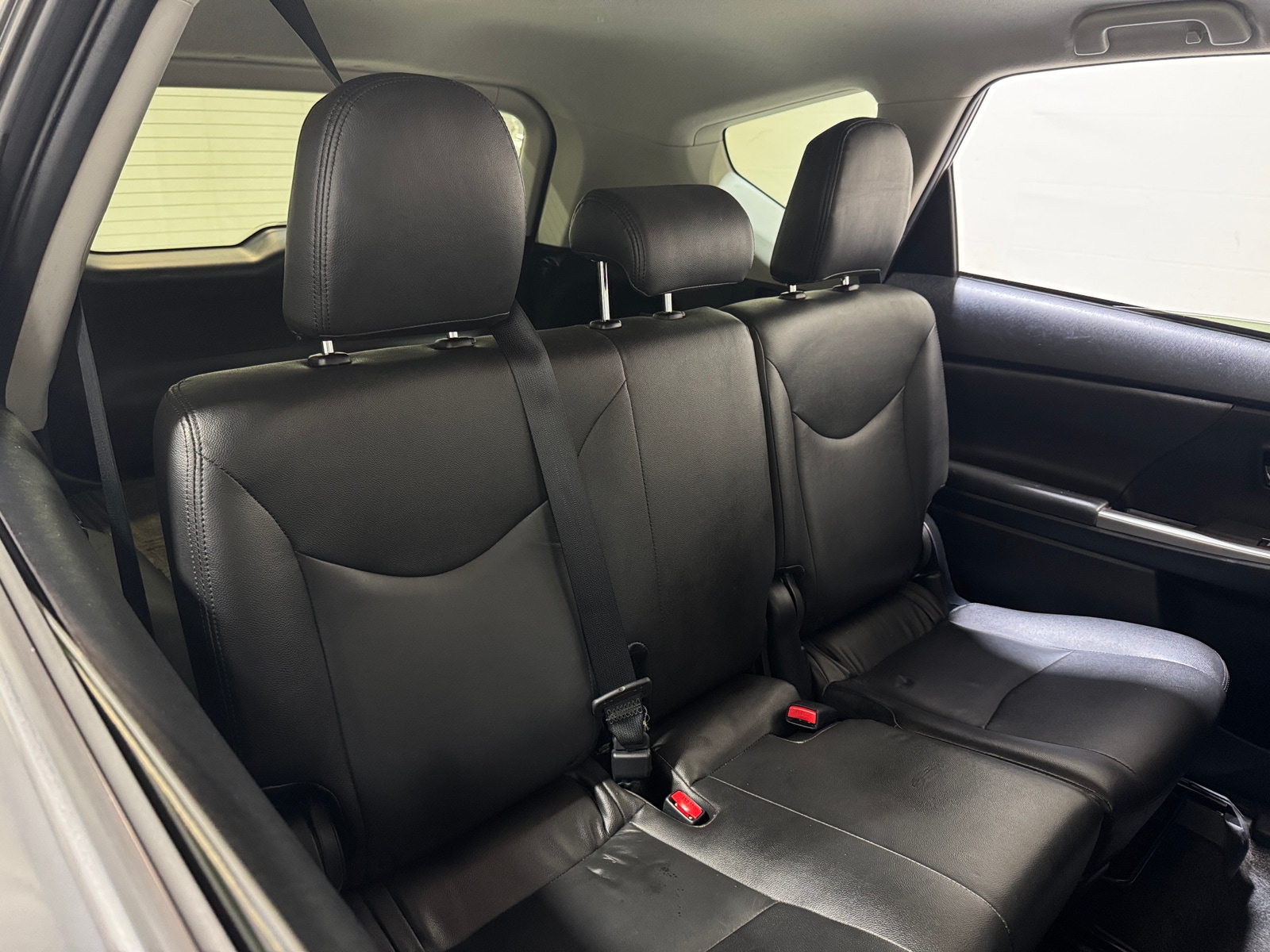 Thumbnail: 2015 Toyota Prius v - 6