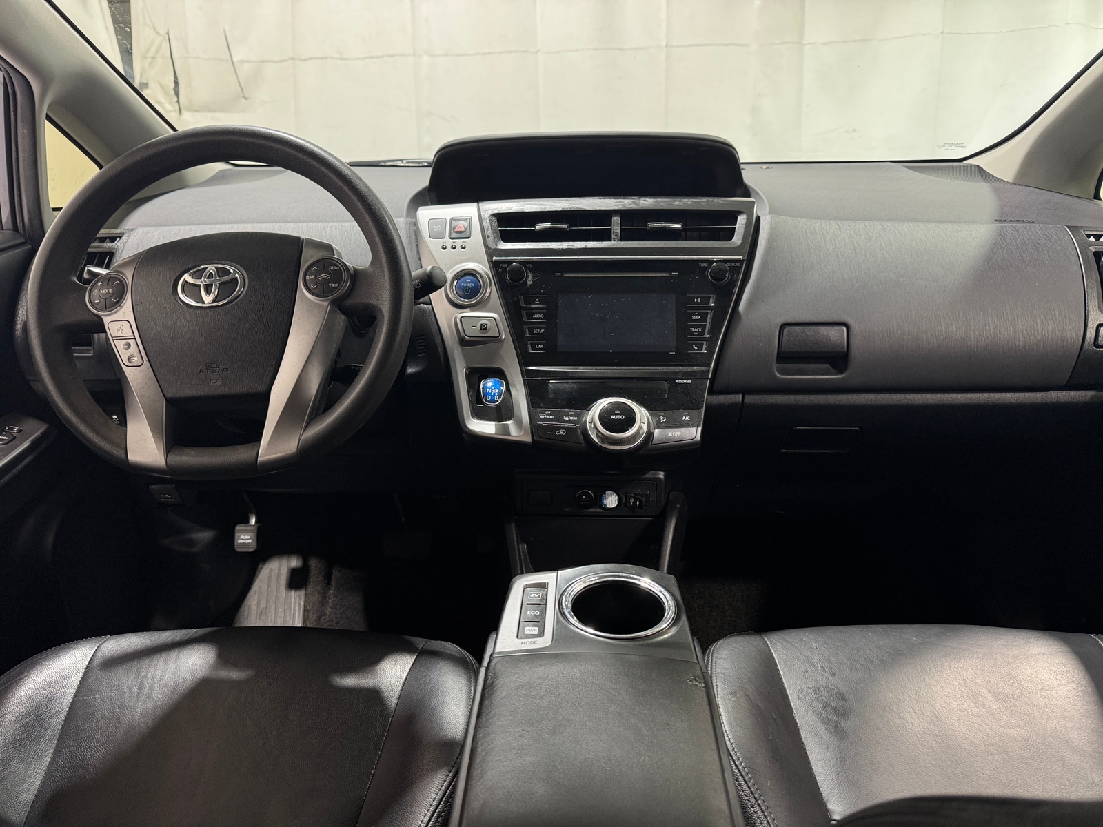 Thumbnail: 2015 Toyota Prius v - 3