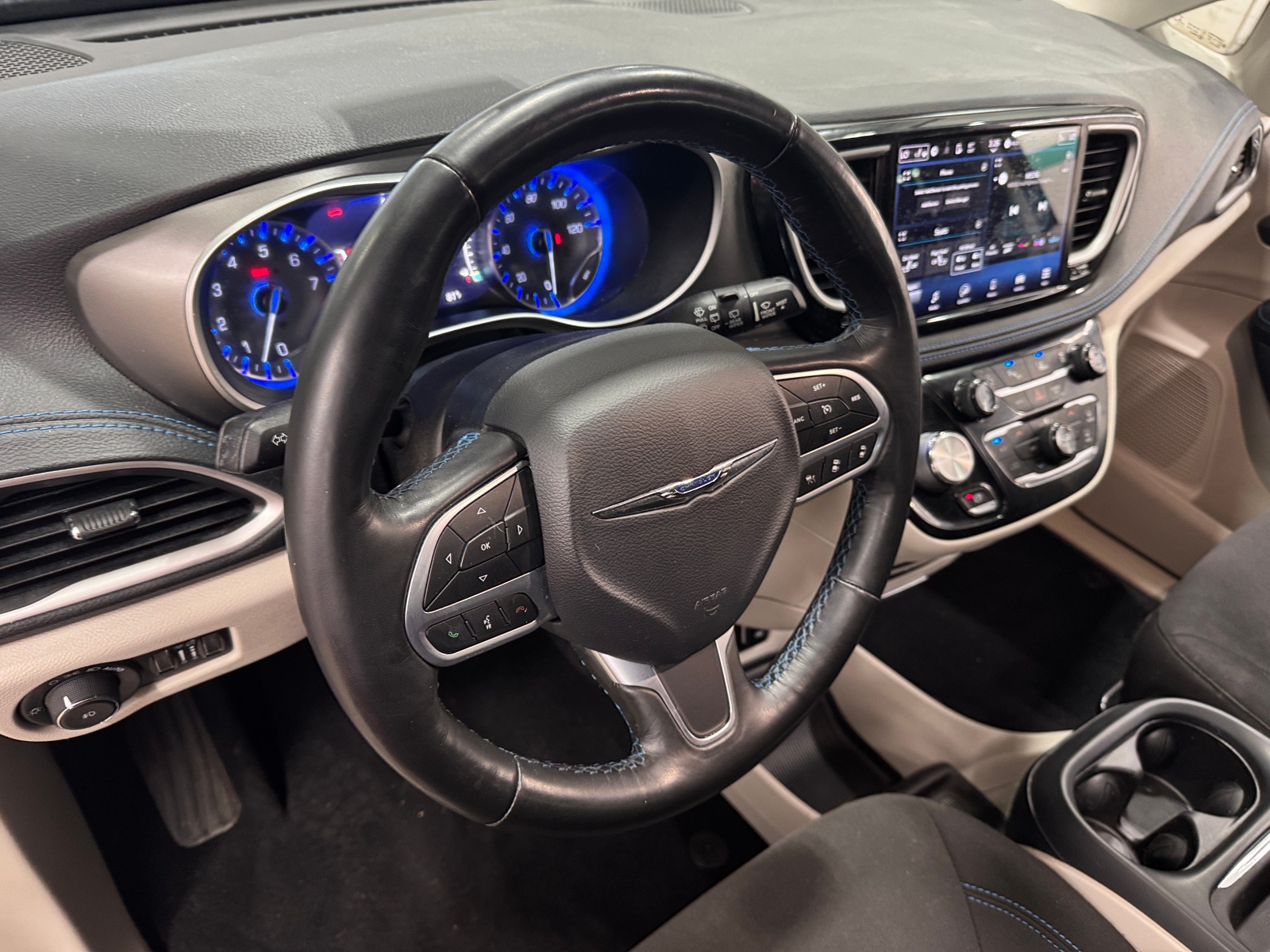 Thumbnail: 2021 Chrysler Pacifica - 3
