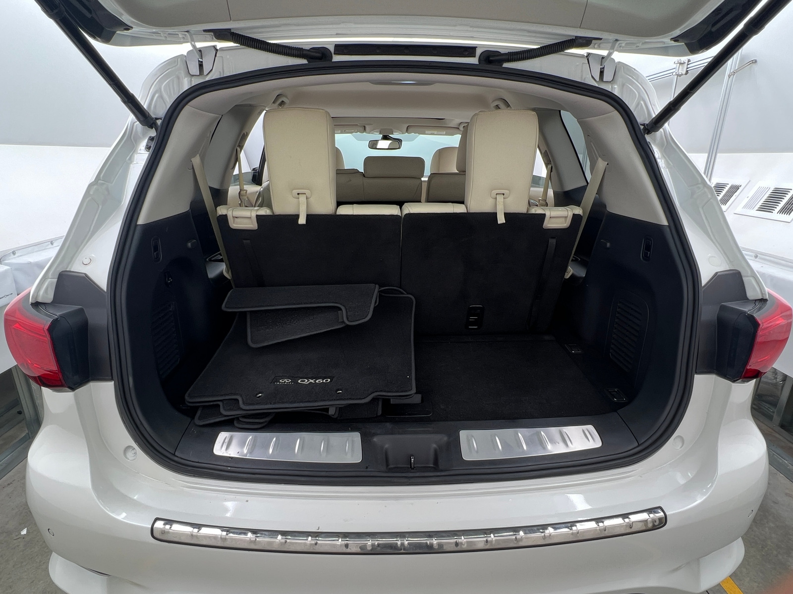 Thumbnail: 2019 INFINITI QX60 - 6